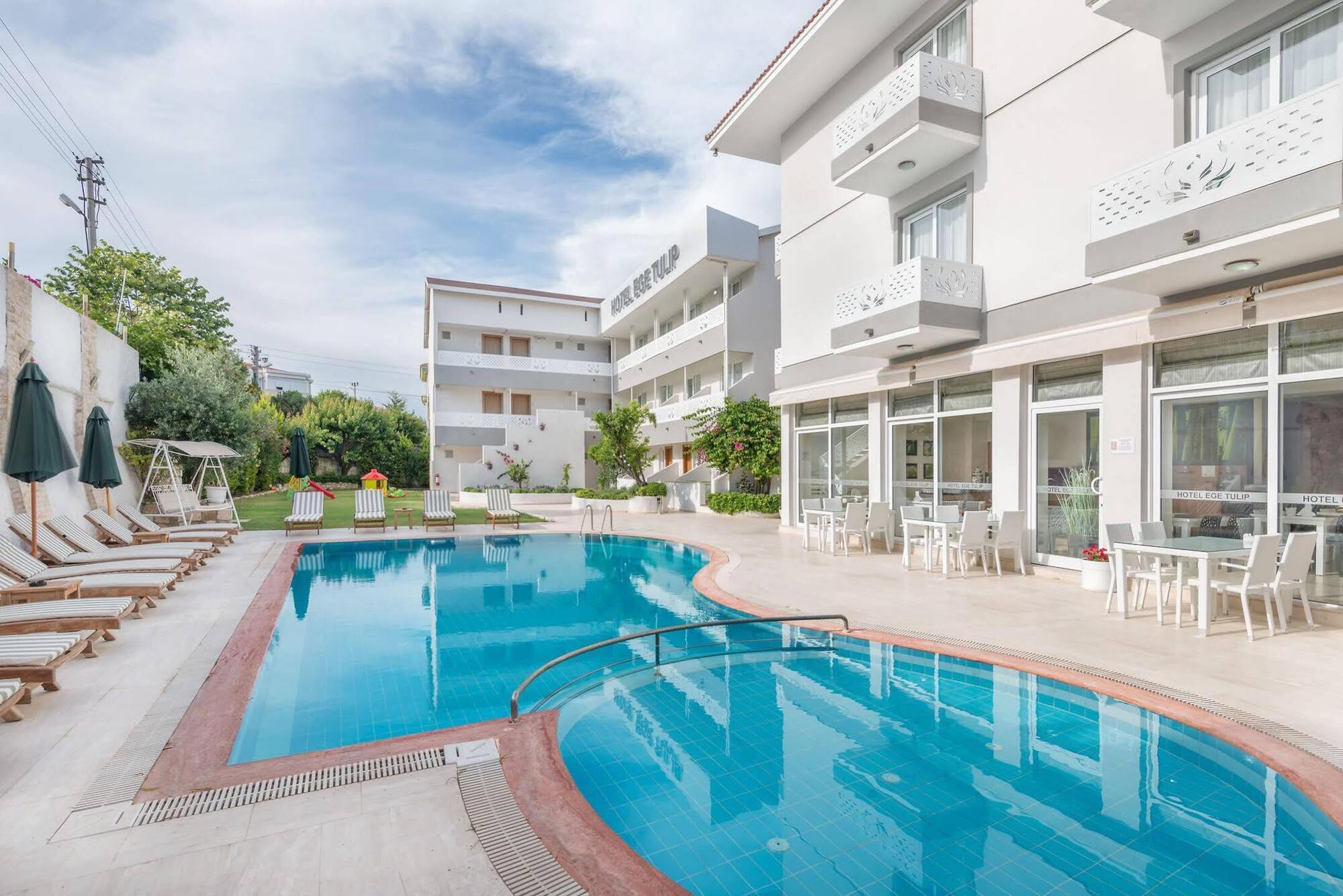 Ege Tulip Cesme Hotel Exterior foto
