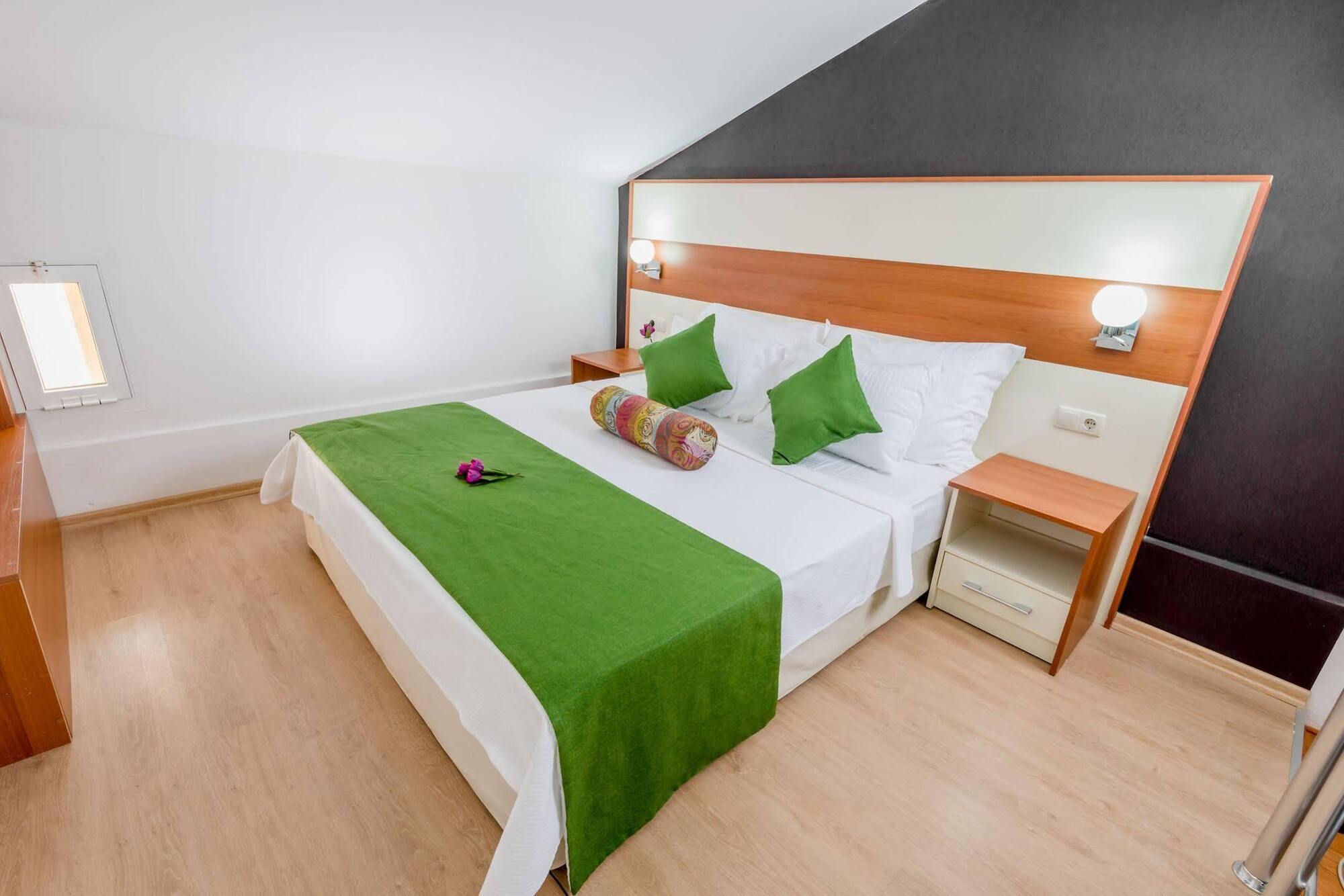 Ege Tulip Cesme Hotel Exterior foto
