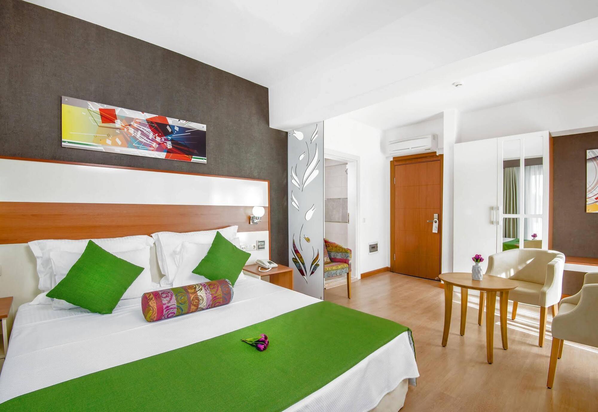 Ege Tulip Cesme Hotel Exterior foto